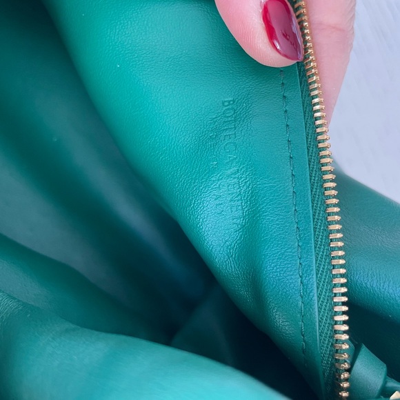 Bottega Veneta Mini Green Leather Hobo Bag - Picture 4 of 7